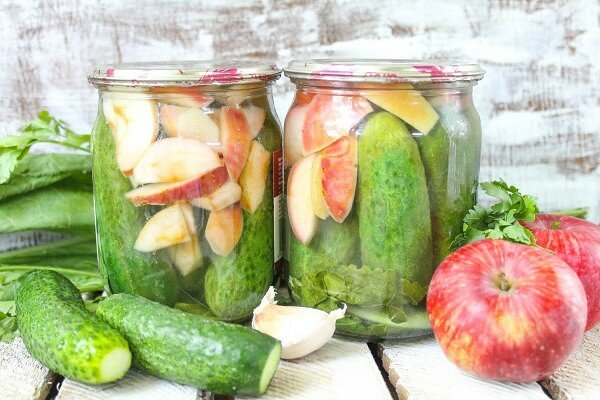 Cucumbers pickled with apples for the winter: cooking recipes with photos