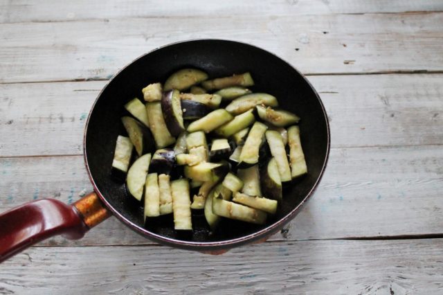 Cucumbers with carrots in Korean for the winter: step by step recipes with photos