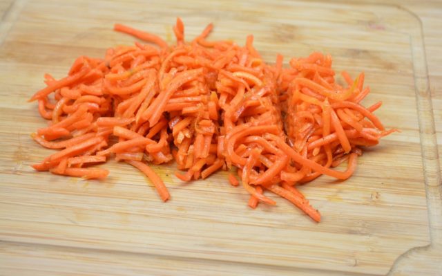 Cucumbers with carrots in Korean for the winter: step by step recipes with photos