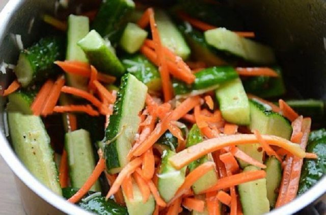 Cucumbers with carrots in Korean for the winter: step by step recipes with photos