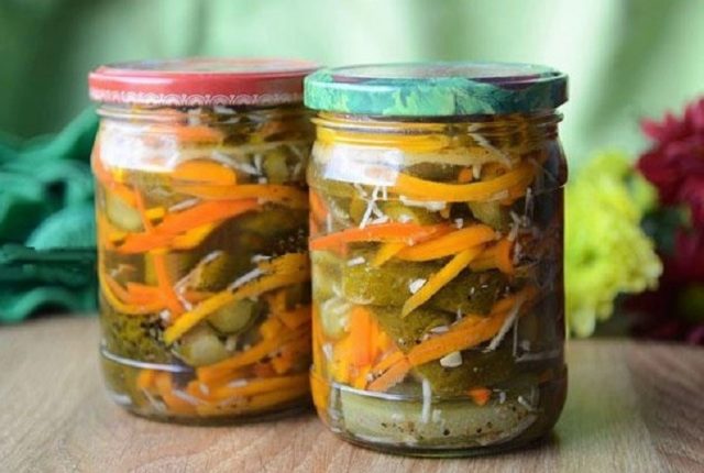 Cucumbers with carrots in Korean for the winter: step by step recipes with photos