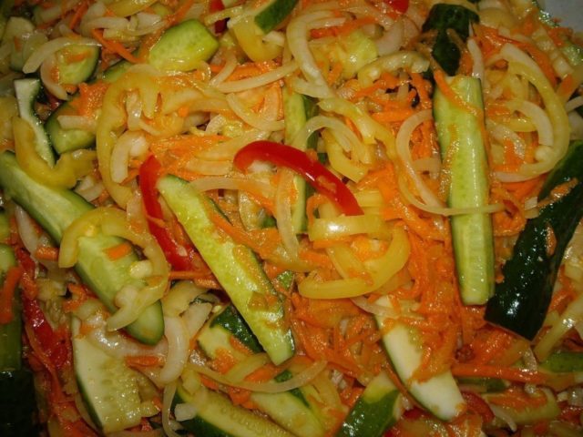 Cucumbers with carrots in Korean for the winter: step by step recipes with photos