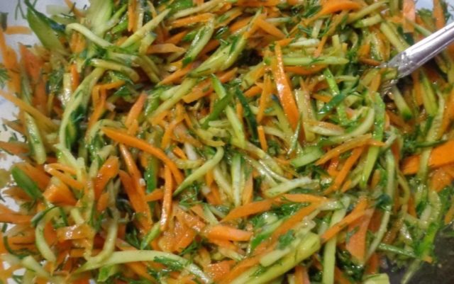 Cucumbers with carrots in Korean for the winter: step by step recipes with photos