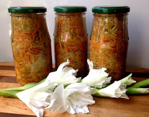 Cucumbers with carrots in Korean for the winter: step by step recipes with photos