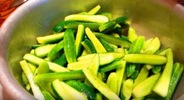 Cucumbers with carrots in Korean for the winter: step by step recipes with photos