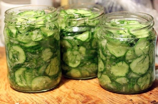 Cucumbers with parsley for the winter: recipes, without sterilization, pickled, salted