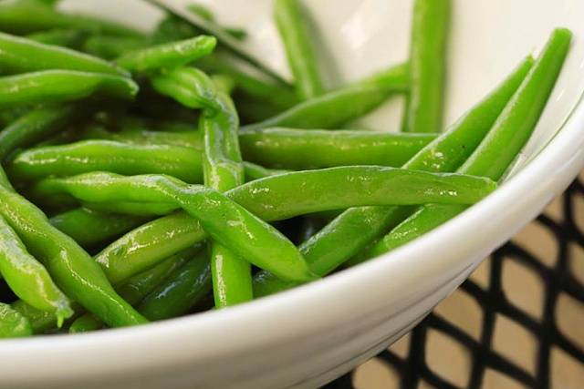 Curly asparagus beans: varieties + photo