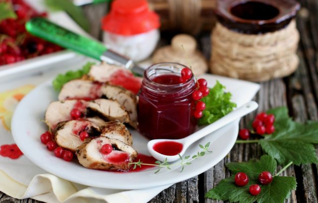 Currant ketchup for the winter