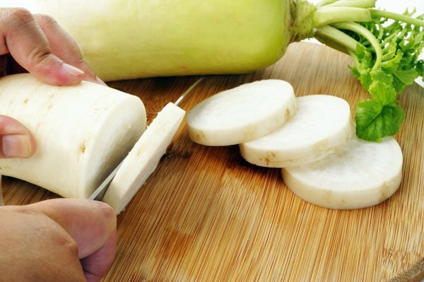 Daikon and radish - one species or different vegetable crops?