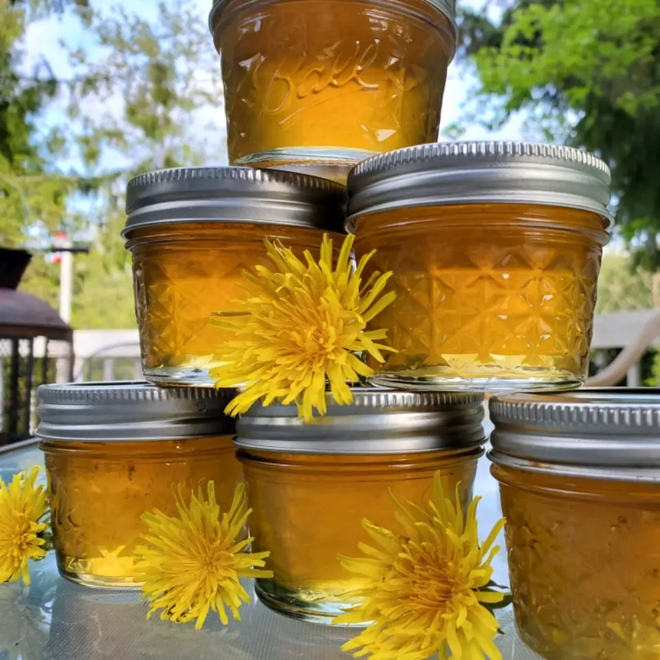 Dandelion jam with lemon