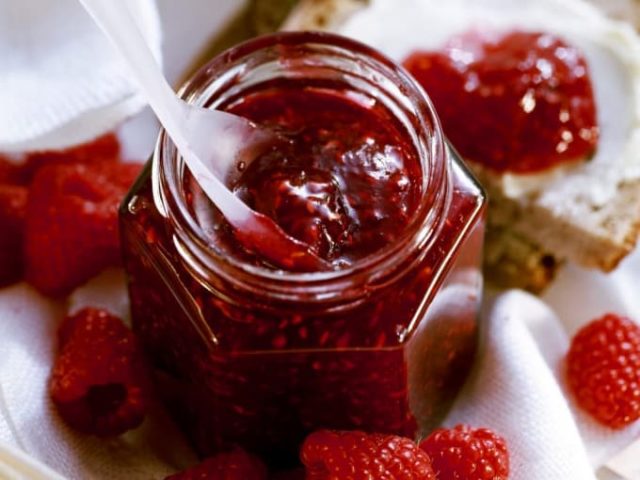 Delicious and thick raspberry jam: recipes for the winter