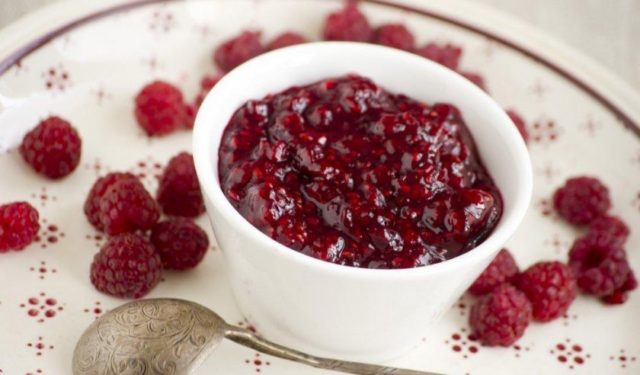 Delicious and thick raspberry jam: recipes for the winter