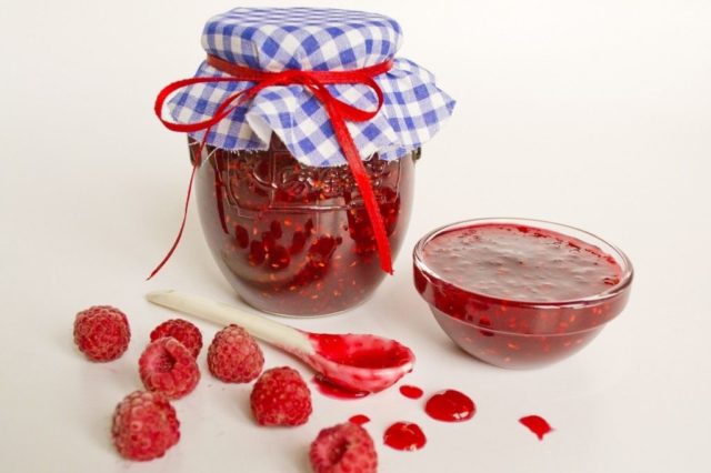 Delicious and thick raspberry jam: recipes for the winter