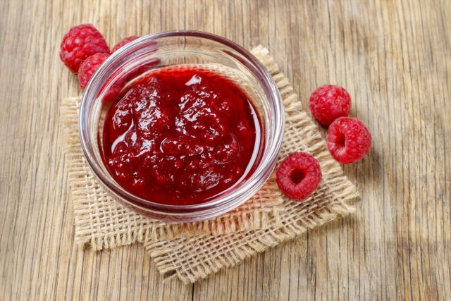 Delicious and thick raspberry jam: recipes for the winter