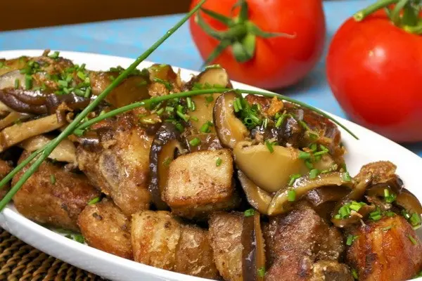 Delicious mushroom dishes with meat or chicken