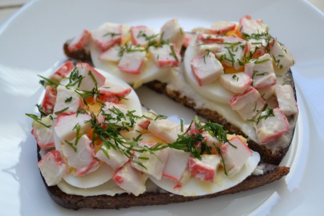 Delicious sandwiches on the New Years table: hot, beautiful, original