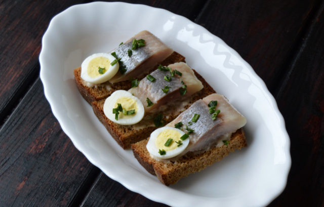 Delicious sandwiches on the New Years table: hot, beautiful, original