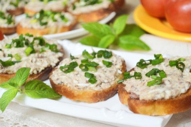 Delicious sandwiches on the New Years table: hot, beautiful, original