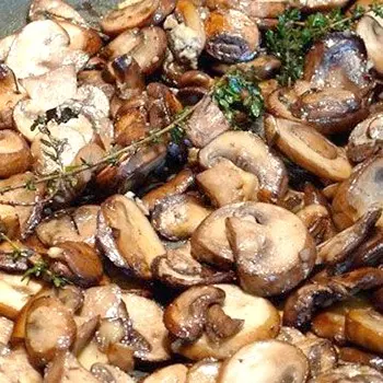 Dishes of stewed champignons