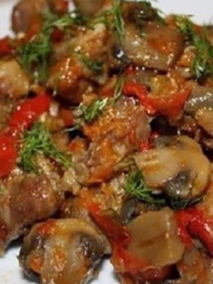 Dishes of stewed champignons