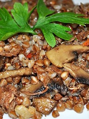 Dishes of stewed champignons