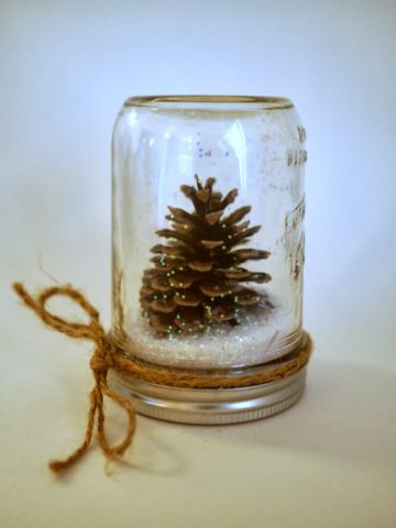 DIY crafts from cones for the New Year: pine, spruce, photos, ideas