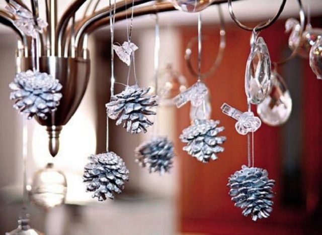 DIY crafts from cones for the New Year: pine, spruce, photos, ideas