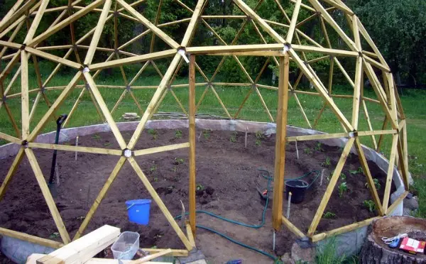 DIY dome greenhouse: step by step instructions