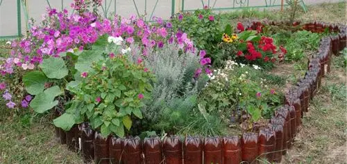 DIY fences for flower beds: a selection of options for flower beds