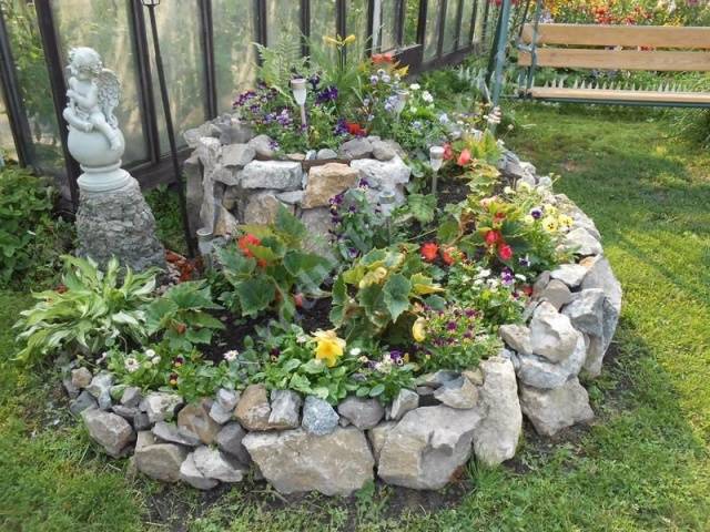 DIY flower beds: photo