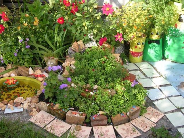 DIY flower beds: photo