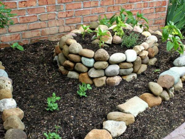 DIY flower beds: photo