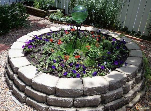 DIY flower beds: photo