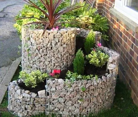 DIY flower beds: photo