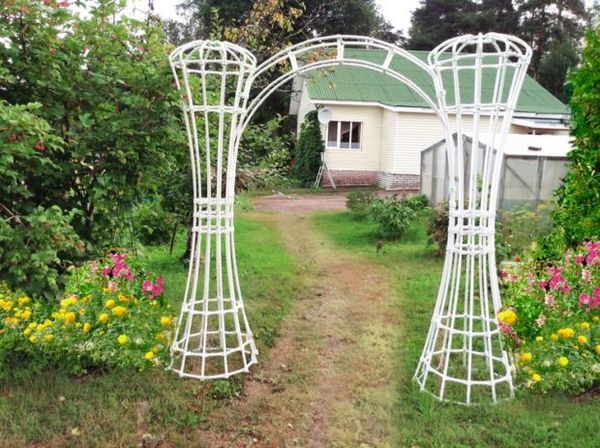 DIY garden arch (made of wood, metal, stone): the best options for 2022 with descriptions and photos