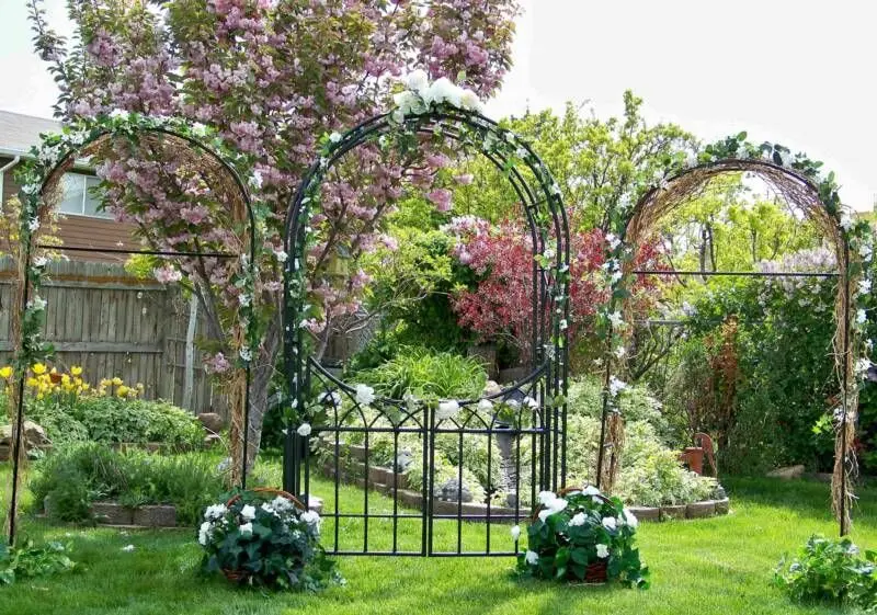 DIY garden arch (made of wood, metal, stone): the best options for 2022 with descriptions and photos