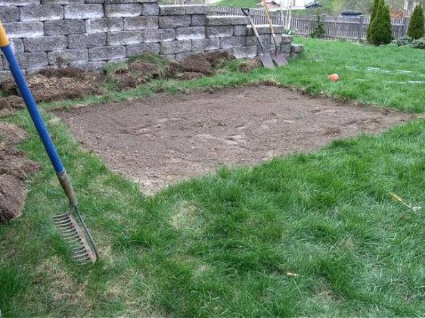 DIY sandbox with lid