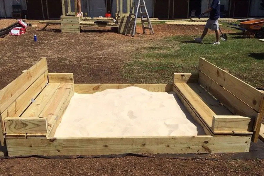 DIY sandbox with lid