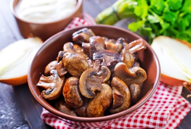 Do I need to soak mushrooms before salting and frying