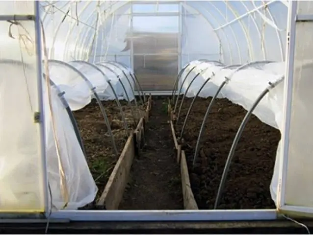 Do-it-yourself arcs for a greenhouse 