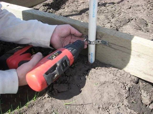 Do-it-yourself arcs for a greenhouse 