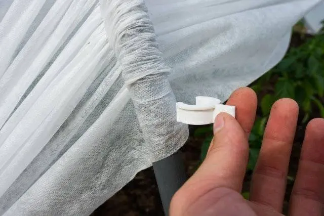 Do-it-yourself arcs for a greenhouse 