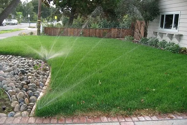 Do-it-yourself automatic lawn watering - without worries and hassles