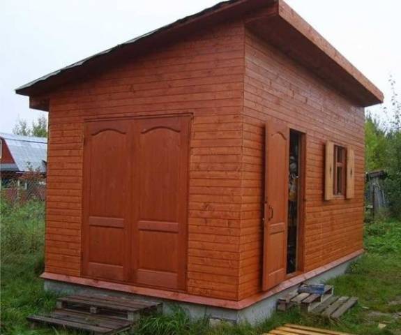 Do-it-yourself barn on the garden plot + photo