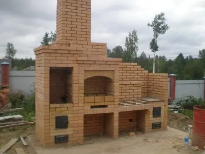 Do-it-yourself brazier with a smokehouse made of bricks