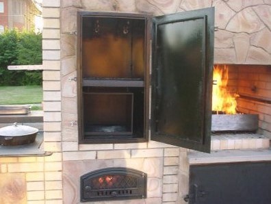 Do-it-yourself brazier with a smokehouse made of bricks