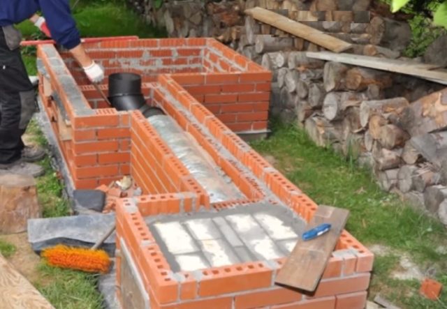 Do-it-yourself brick smokehouse: hot, cold smoked