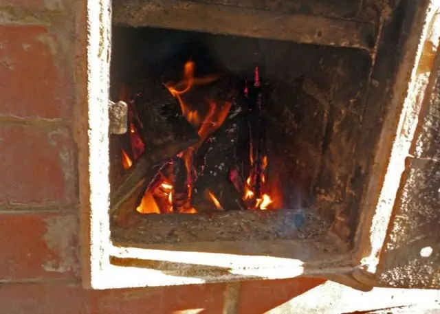 Do-it-yourself brick smokehouse: hot, cold smoked