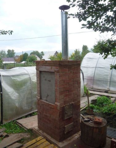 Do-it-yourself brick smokehouse: hot, cold smoked