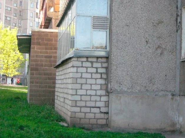 Do-it-yourself cellar on the balcony 